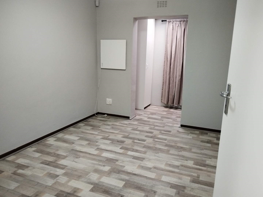 5 Bedroom Property for Sale in Victoria Park Western Cape